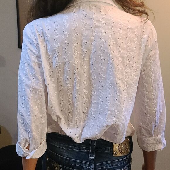 Jh collectables off white eyelet pleated button up - Picture 4 of 10